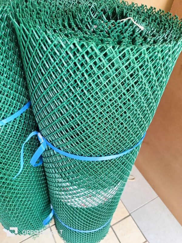 Plastic Poultry Mesh 1M*50M Roll - Image 3