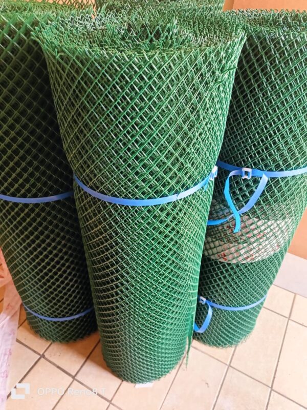Plastic Poultry Mesh 1M*50M Roll - Image 2